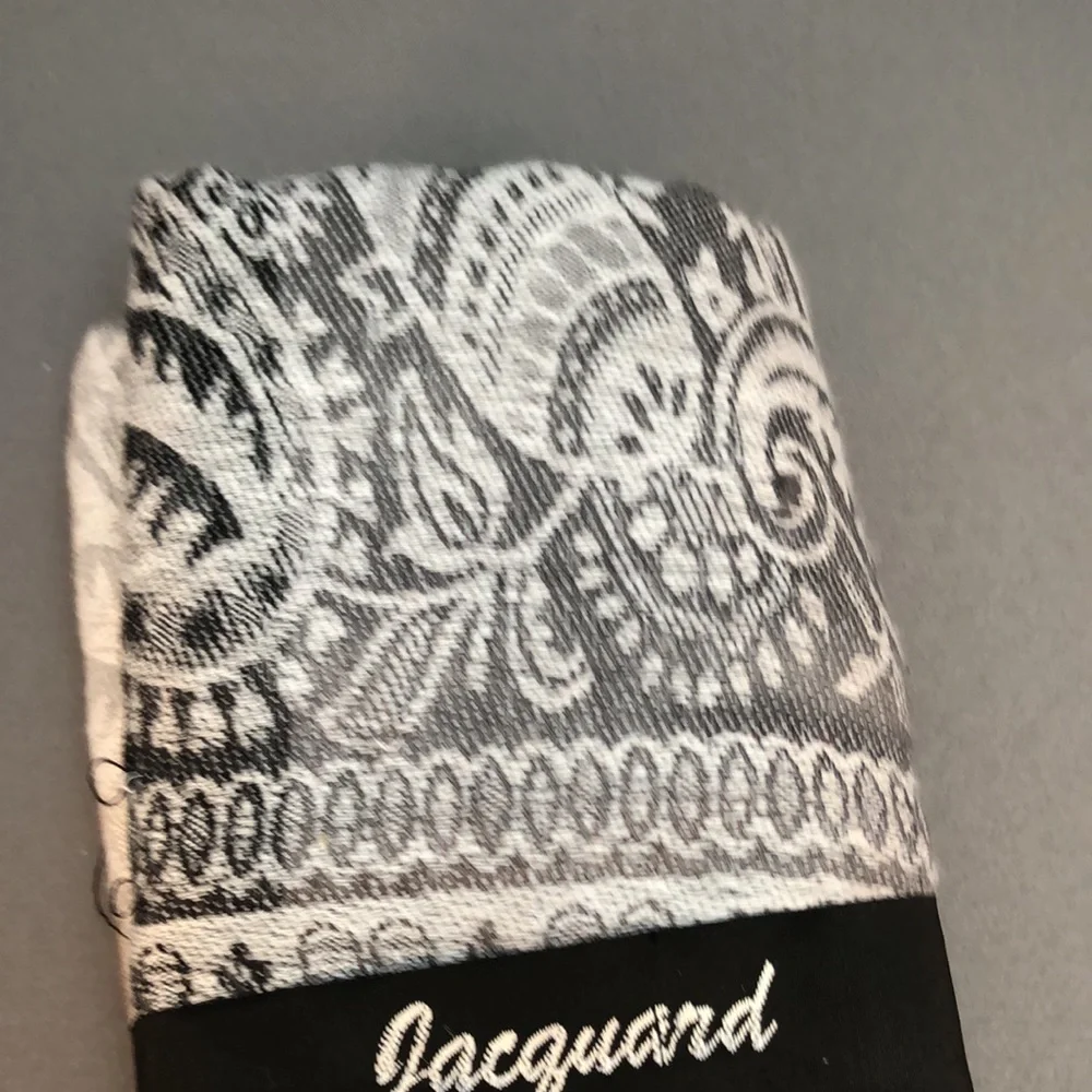 Jacquard pashmina gray paisley